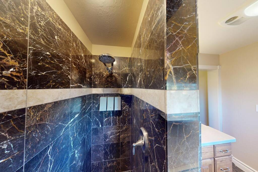 Tacit Shadow Resort Shangri-La King Suite, Gym, Coffee Bar, Hot-Tub, Free Laundry, Food Available Parowan Exteriér fotografie